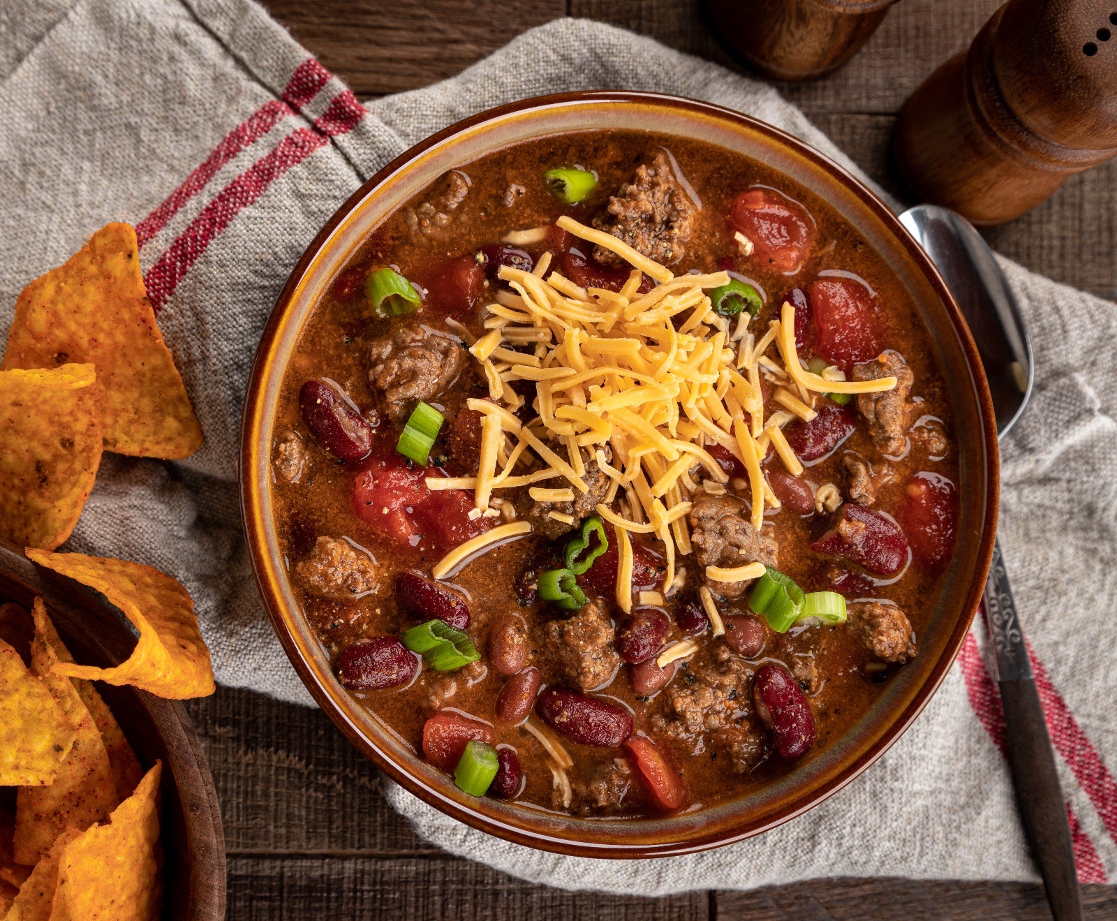 https://buckwildbison.com/cdn/shop/articles/bison_meat_chili-3_1600x.jpg?v=1697926109